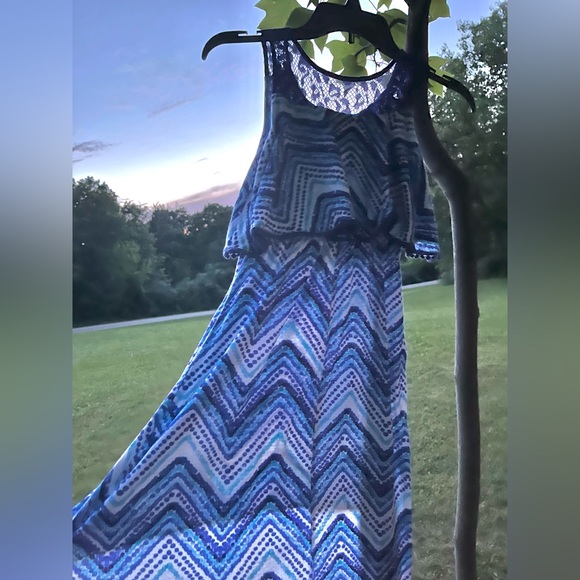 Girls 7/8 Hi-Low Dress👗Shades of Blues and Whites Chevron Dots & Blue Lace Back - Picture 2 of 15